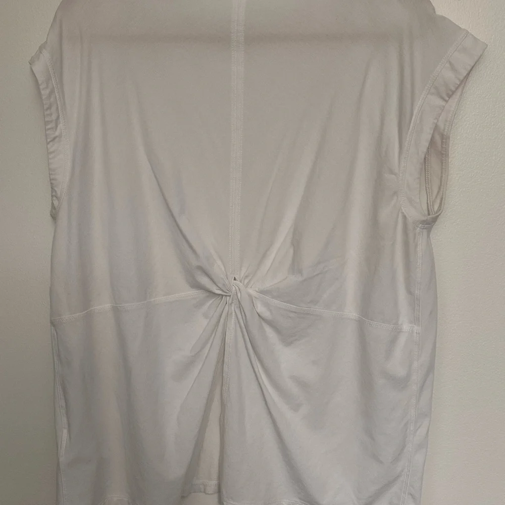 Athleta Outbound Twist Tee Shirt Top - Picture 3 of 4